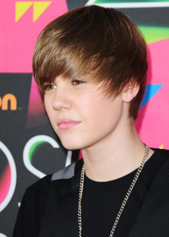 Justin wearing a chain