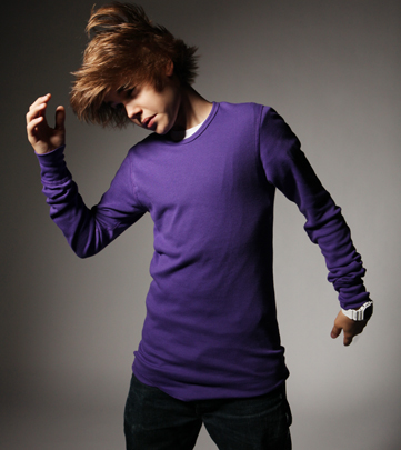 Justin Bieber swaying his hair